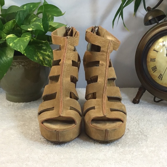 🌲👢🌲BCBGeneration Suede Ankle Wedge Boots🌲👢🌲 - Picture 5 of 7